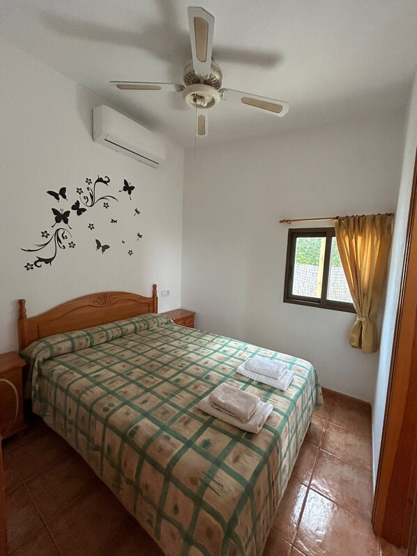 1 Schlafzimmer, Reisekinderbett, kostenloses WLAN, Bettwäsche