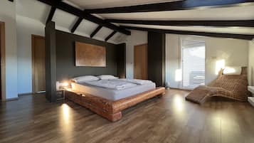 3 bedrooms, in-room safe, iron/ironing board, free WiFi