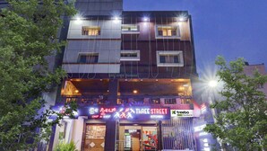 A multi-story building with a ground-level restaurant named "Three Street Kitchen" and a "Treebo" hotel. - Treebo Three Street Inn (Bengaluru)