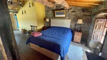 2 slaapkamers, reisbedje, beddengoed