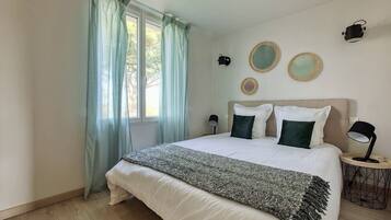 4 slaapkamers, een strijkplank/strijkijzer, gratis wifi, beddengoed