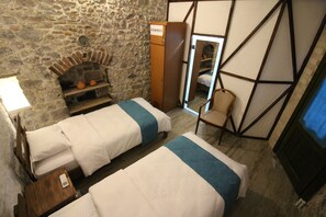 Superior Twin Room | Premium bedding, in-room safe, desk, laptop workspace