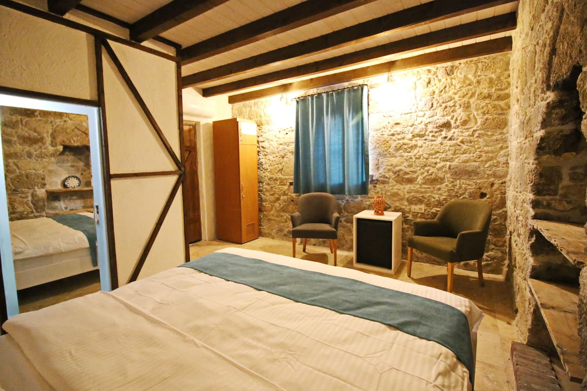Deluxe Double Room | Premium bedding, in-room safe, desk, laptop workspace