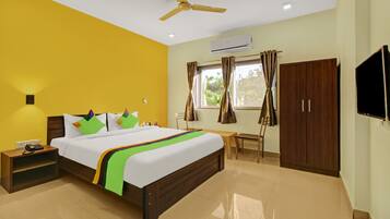 Deluxe Room | Iron/ironing board