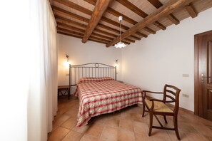 Family Apartment, 2 Bedrooms | In-room safe, iron/ironing board, WiFi, bed sheets - Relais la Pieve Vecchia (Riparbella)