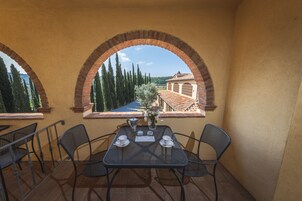 Apartamento standard, 2 quartos, sacada | Terraço/pátio