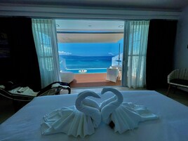 Ropa de cama de alta calidad, cubrecamas y minibar 