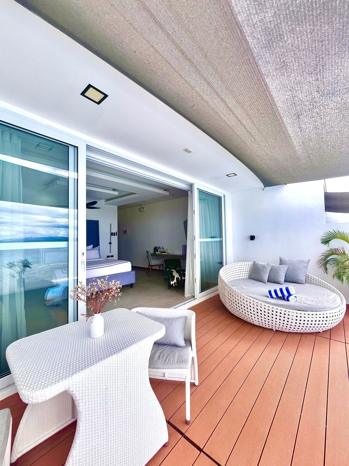 Luksusrom, 1 kingsize-seng, privat basseng, havutsikt | Sengetøy av topp kvalitet, dundyner, minibar og individuelt dekorert