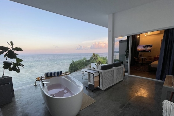 Junior Superior Suite w/ Plunge pool and bathtub | Teres/patio