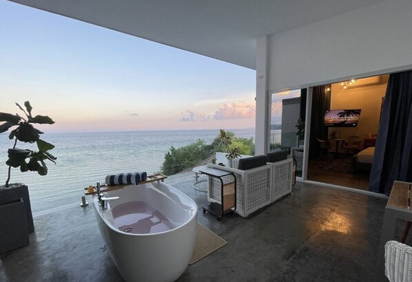 Junior Superior Suite w/ Plunge pool and bathtub | Terrasse/patio