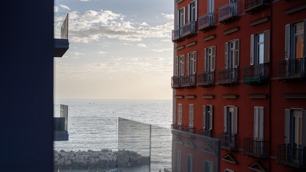 A coastal building with balconies overlooking the sea. - Via Niccolo Tommaseo 4 - Appartamento 1 (Naples)
