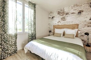 2 chambres, fer et planche à repasser, Wi-Fi gratuit, draps fournis