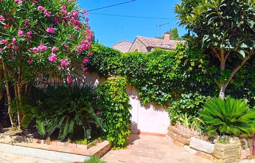 Cosy Appart-Villa 2 ps ( Chez Sonia and Emilio) in Village near Avignon Provence