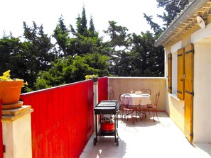 Outdoor dining - La Cigale Villa-Apartment 60 m² 2 pers. At Doors of Avignon Provence Luberon (Vedène)
