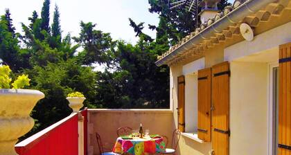 La Cigale Gîte-Villa Séparé pour 2 pers. dans très Joli Village Près d'Avignon