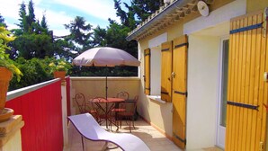 Outdoor dining - La Cigale Appart-Villa 60 m² for 2 pers. At Doors of Avignon , in Provence (Vedène)