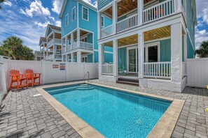 Et oppvarmet basseng