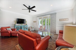 Smart TV, books - Scott's Blessing - Five Bedroom, Six & 1/2 Bathroom w/ Private Pool (Surfside Beach)