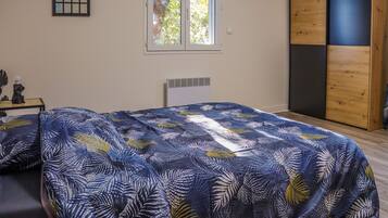 2 slaapkamers, een bureau