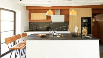 Fridge, microwave, oven, stovetop