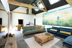 Smart-tv, tafelvoetbal en een tafeltennistafel