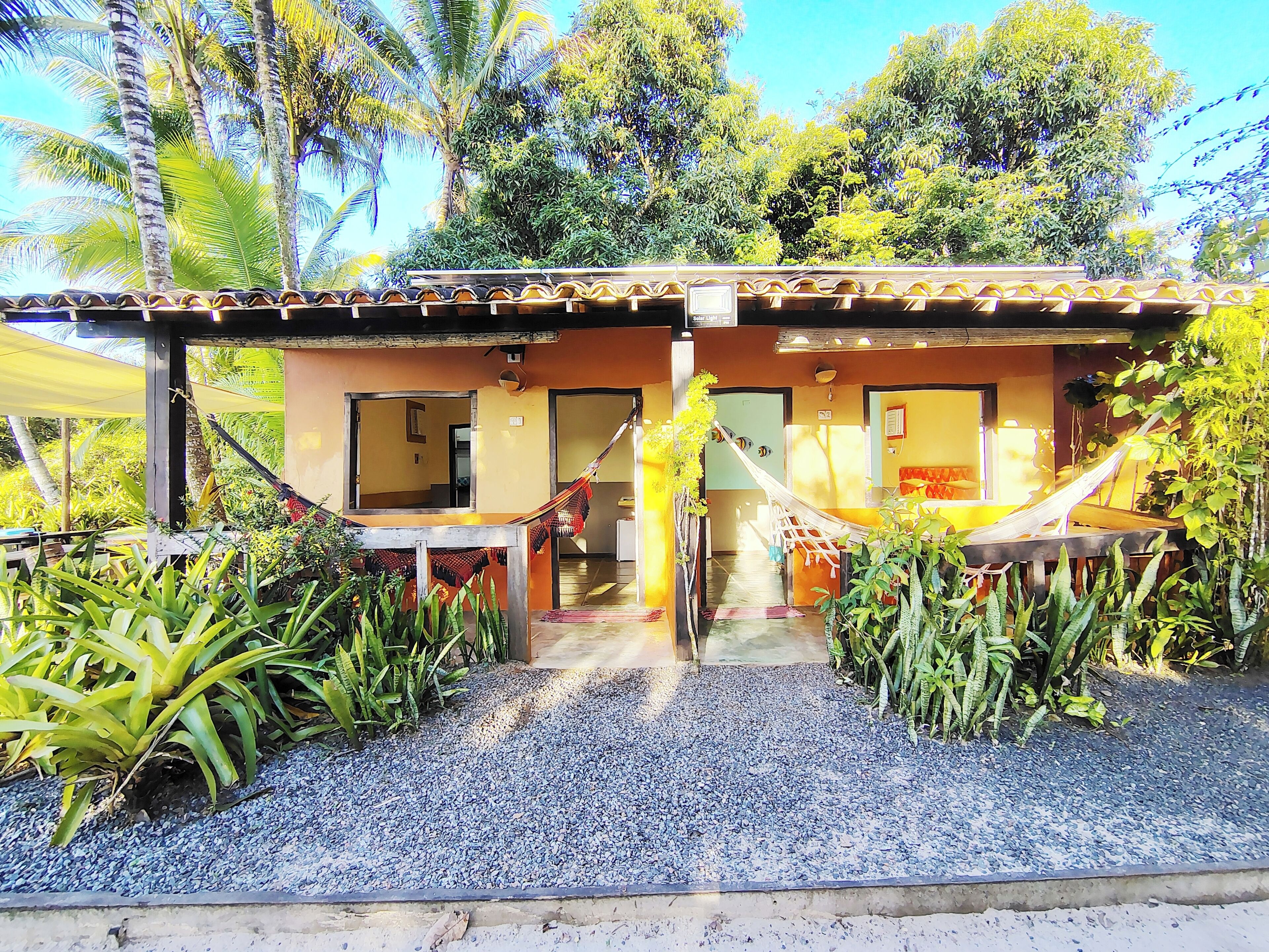 Casa Confort, 5 habitaciones, vista al río, en el área del jardín | 5 habitaciones, minibar, muebles diferentes y escritorio 