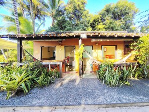 Comfort-Haus, 5 Schlafzimmer, Flussblick, zum Garten hin | 5 Schlafzimmer, Minibar, individuell eingerichtet, Schreibtisch