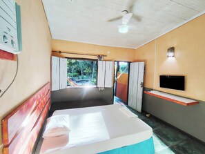 Casa conforto, 5 quartos, vista para o rio, no jardim | 5 quartos, frigobar, individualmente mobiliados, escrivaninha