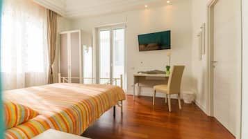 Classic Suite | Down comforters, pillowtop beds, desk, laptop workspace