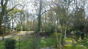 A grassy area with trees and a paved path. - Sudio + terrace 8m² center, beaches, south & parking (Anglet)