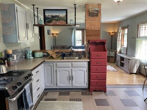 Fridge, microwave, oven, stovetop - Come enjoy our fun little house on the Flathead River, 20 minutes from Glacier! (Columbia Falls)