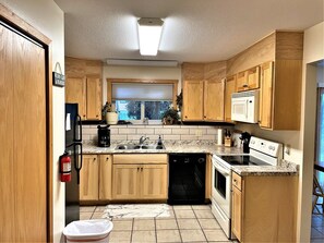 冰箱、微波炉、烤箱、炉灶