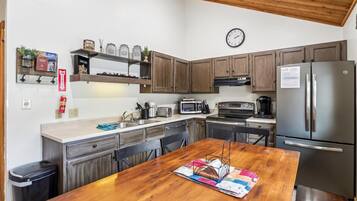 Fridge, microwave, dishwasher, coffee/tea maker