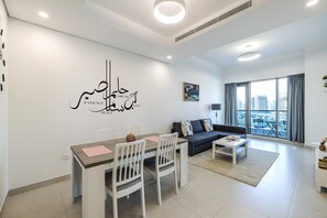 Leilighet – elite, 1 soverom, terrasse, kanalutsikt | Oppholdsområde