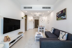 Departamento Elite, 1 habitación, patio, vista al canal | Área de sala de estar