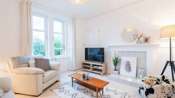 Smart TV, Netflix, books, streaming services