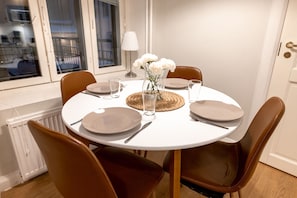 Apartamento urbano | Opções para refeição no quarto