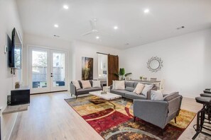 Flat-screen TV, Netflix, streaming services, offices