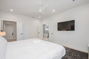 4 bedrooms, desk, iron/ironing board, WiFi