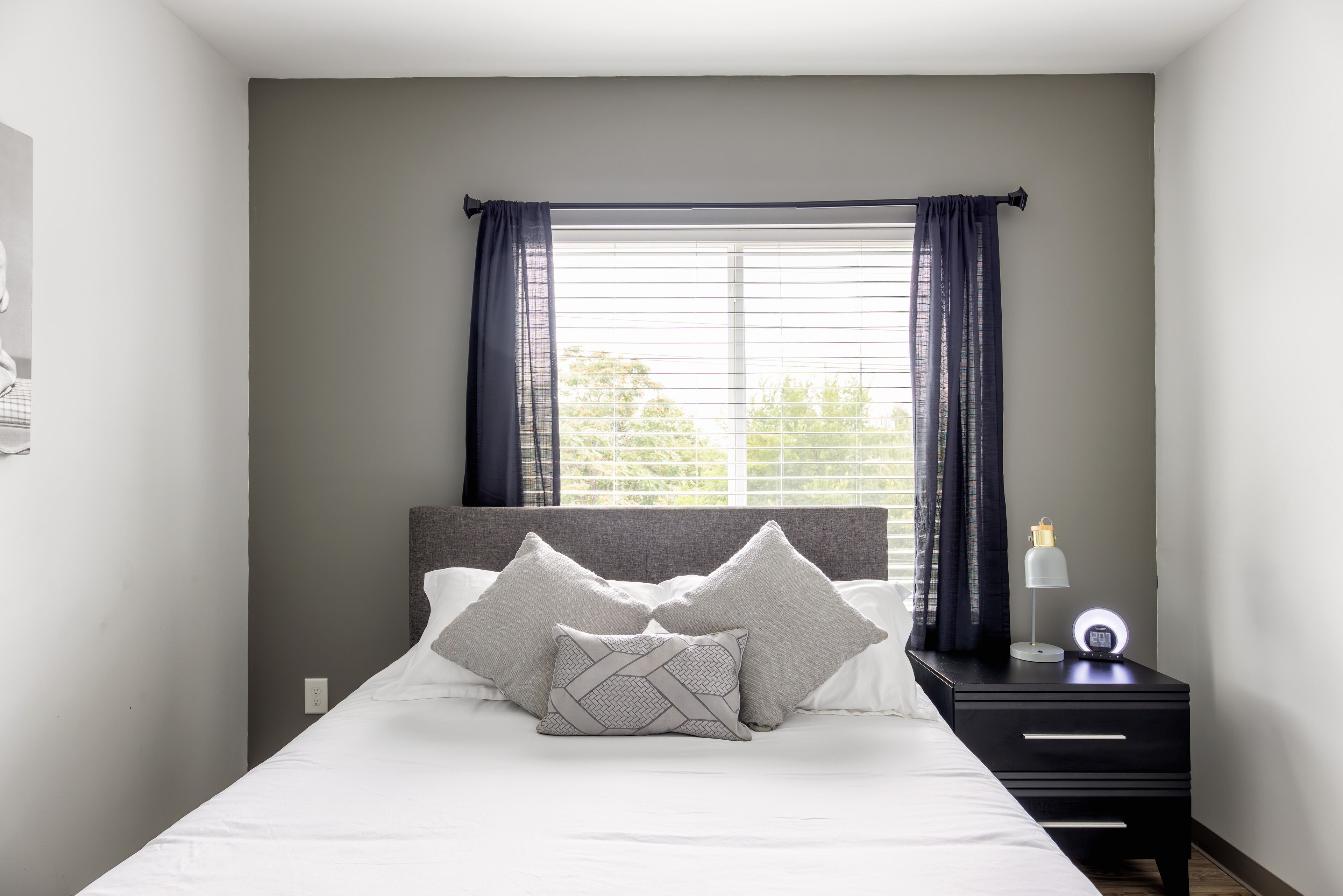 4 slaapkamers, wifi, beddengoed, een wekker