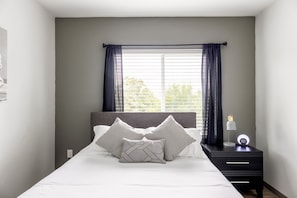 4 slaapkamers, wifi, beddengoed, een wekker