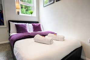 1 bedroom, desk, iron/ironing board, WiFi