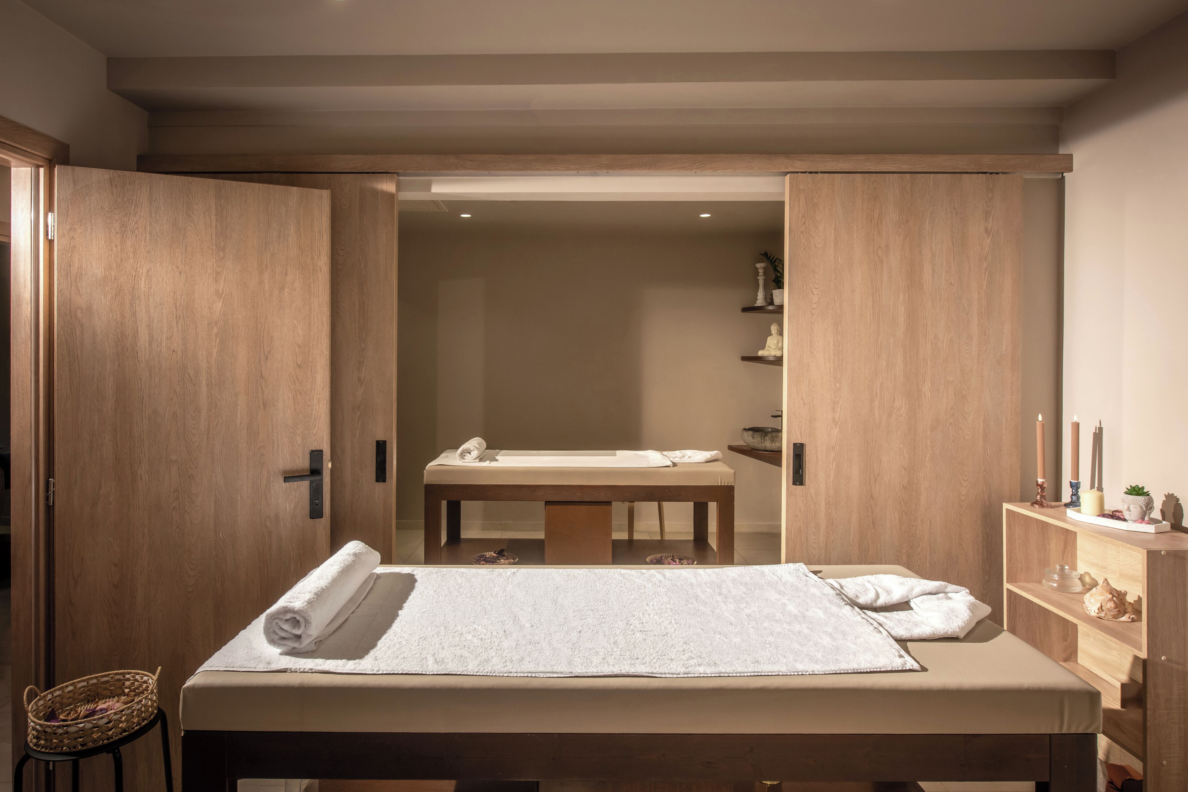 Couples treatment room(s), sauna, Turkish bath/hammam, body treatments