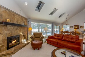 Smart TV, fireplace, DVD player, table tennis
