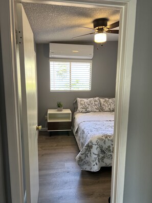 1 chambre, fer et planche à repasser, lit parapluie, Wi-Fi gratuit