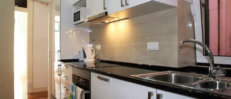 Refrigerador, microondas, lavavajillas y tostadora