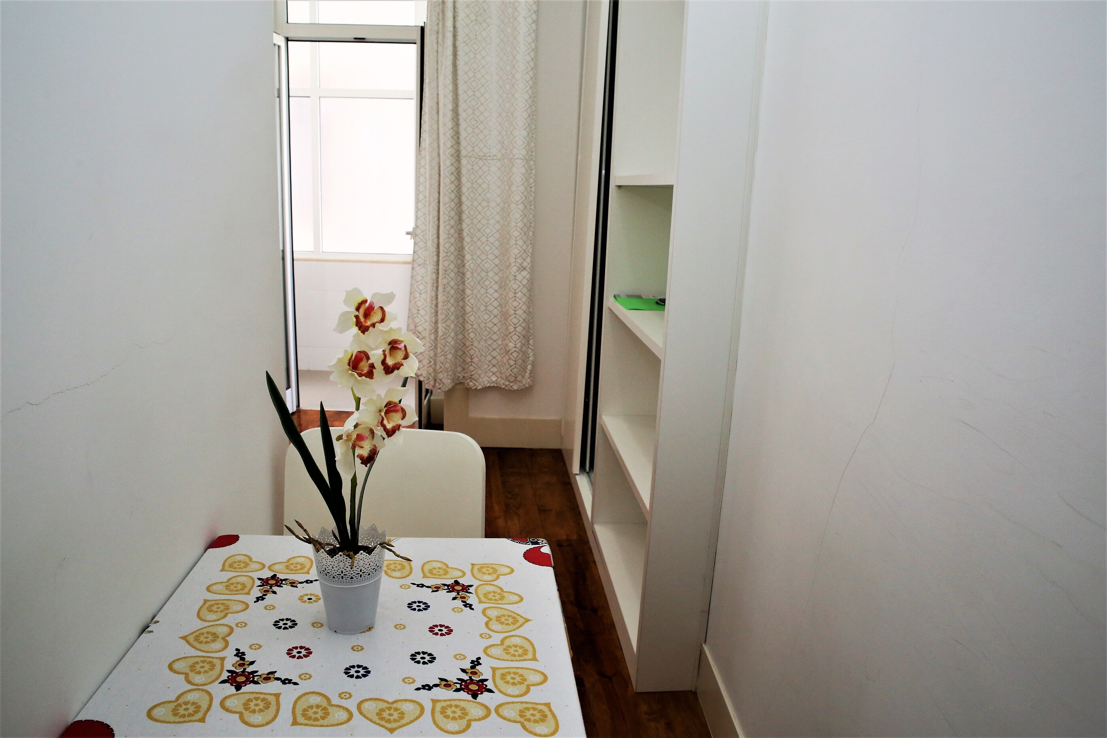 Beautiful Suite | Desk, laptop workspace, iron/ironing board, free WiFi