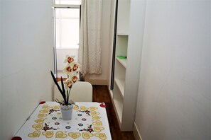 Beautiful Suite | Escritorio y espacio para trabajar con un portátil