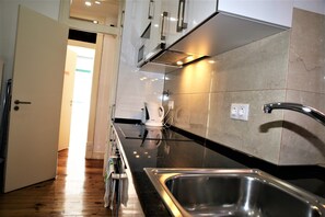 Fridge, microwave, dishwasher, toaster - Lovely room  (Lisbon)