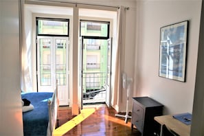 Wonderful Suite | 1 camera, una scrivania, postazione laptop, ferro/asse da stiro
